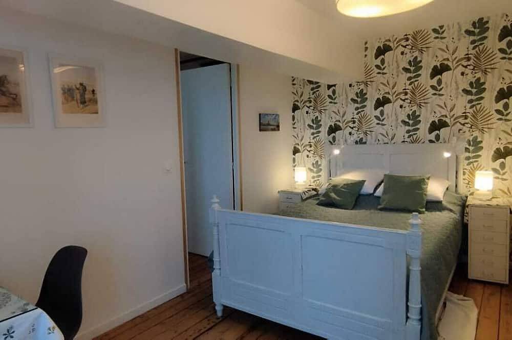 La Planche La Ferme du Quesnoy Ideal for families (in the country, close to town) in Saint-Martin-des-Champs (Avranches), Mont-Saint-Michel Bay