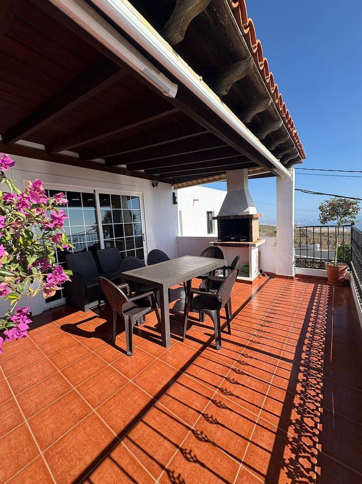 Casa Tijoco – Large Terrace with Views of La Gomera, Air Conditioning, Bbq in Adeje, South Tenerife