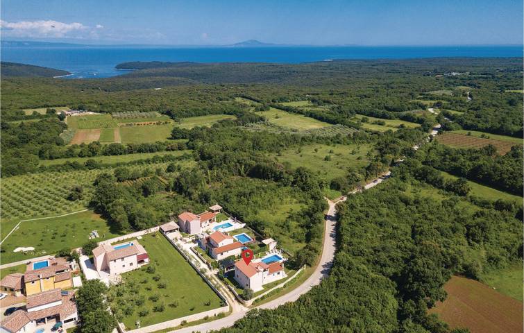 Reizende Ferienwohnung mit Pool in der Nähe von Valtura, 2 km von der Küste entfernt in Valtura, Südküste Istrien