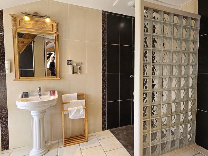 Hôtel pour 2 personnes, avec piscine ainsi que jardin et vue à Meyrals - 3
