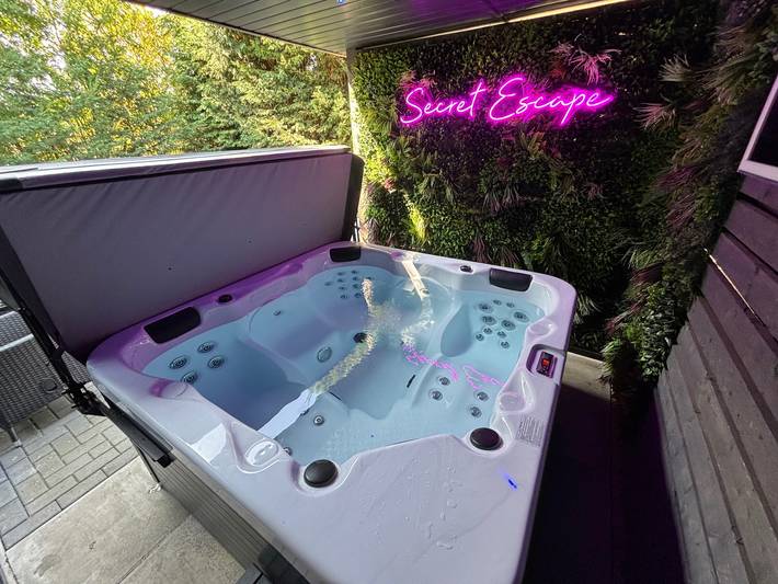 Holiday apartment for 4 people, with terrace and hot tub, child-friendly in Rotherham