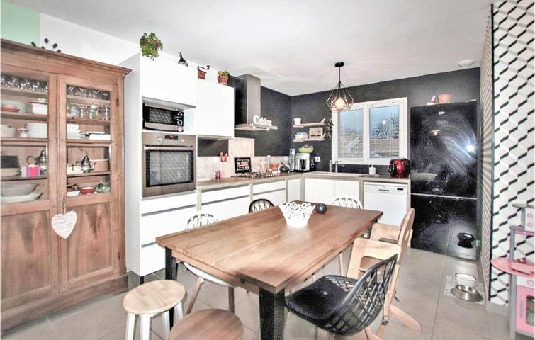 Location de vacances pour 7 personnes, avec piscine à La Coucourde - 4