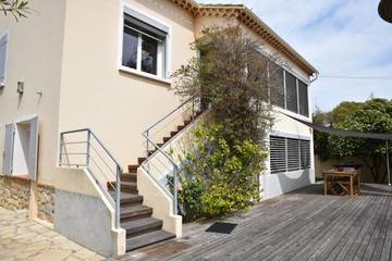 Gîte pour 12 personnes, avec jardin ainsi que piscine et vue dans Plage Fabrégas