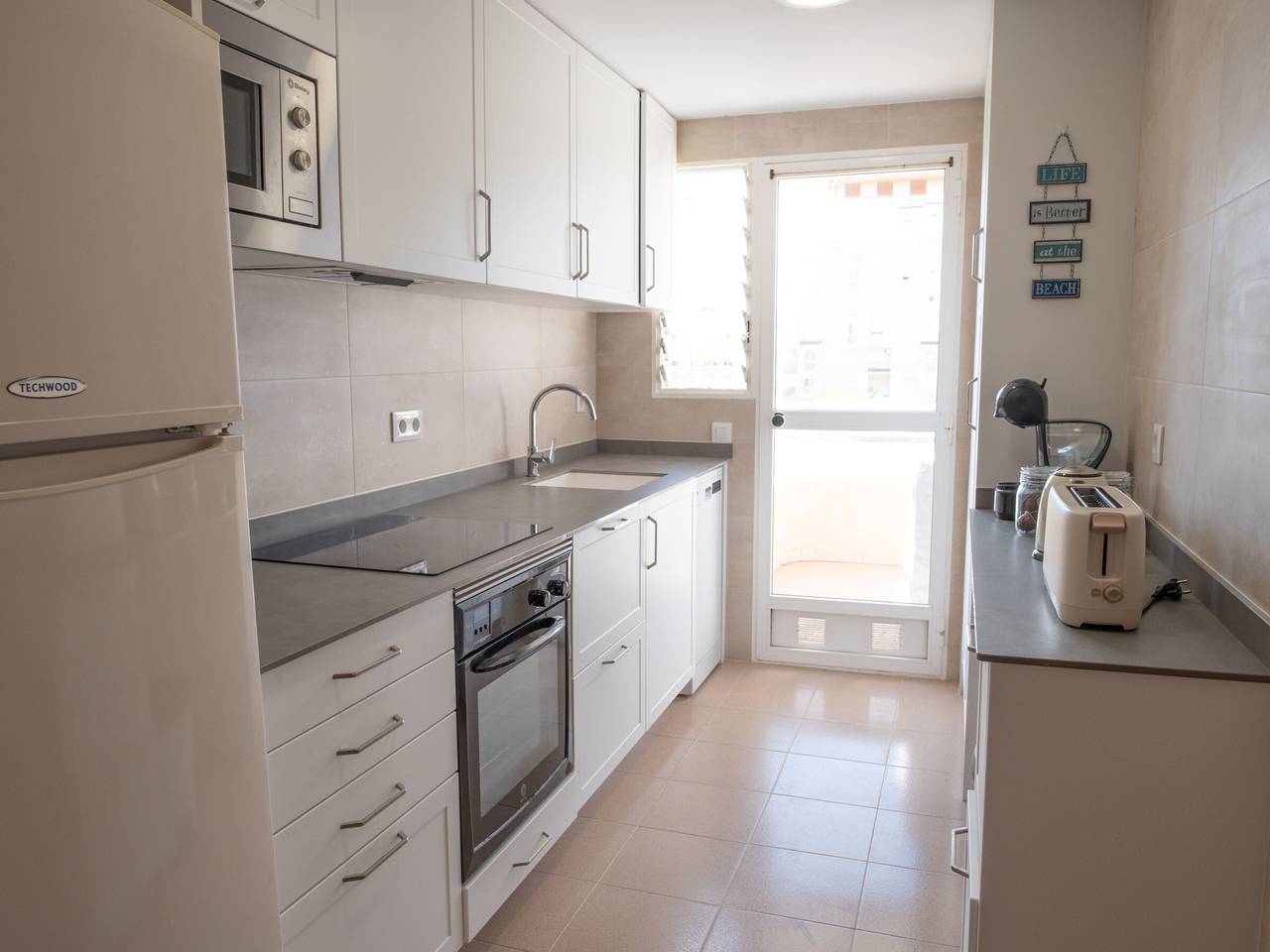 Hel leilighet, Bright apartment with pool and parking in Xeraco Playa in Playa Xeraco, Xeraco