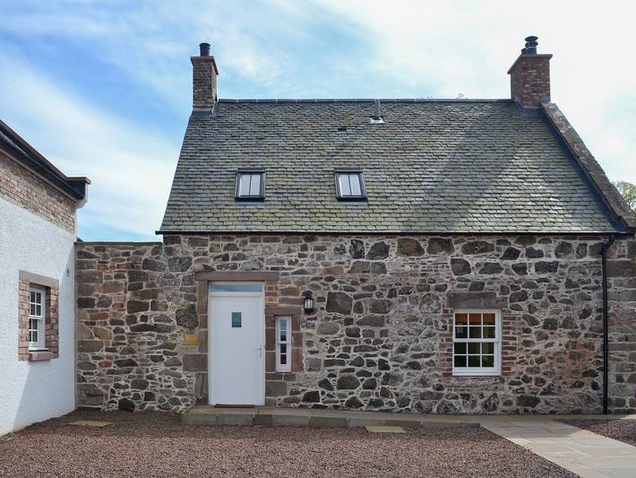 Cottage for 2 people, with garden, with pets in Angus