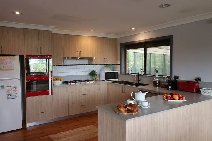 Holiday home for 16 people, with garden and hot tub in Currarong