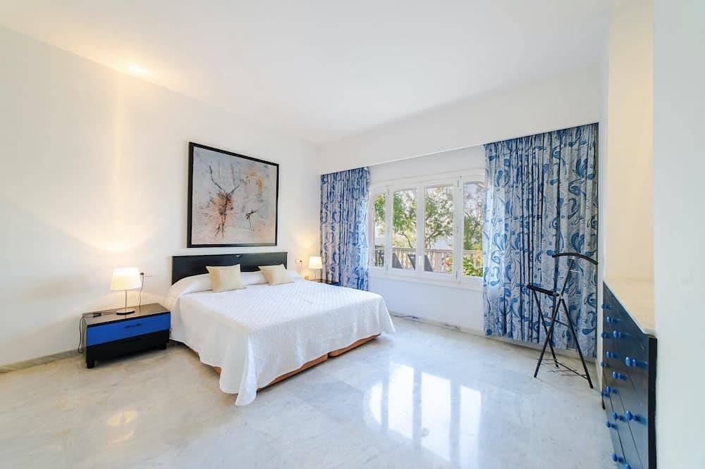 Can Ramis -  Seafront house with panoramic views. in Bonaire, Alcúdia
