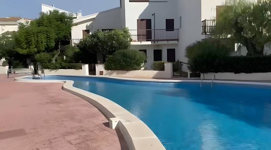 Apartamento entero, Apartamento 'Casita Blanca Frente al Mar' con vistas al mar, piscina , Aire Acondicionado y Wi-Fi in Cala dels Vienesos (Miami Playa), Miami Playa