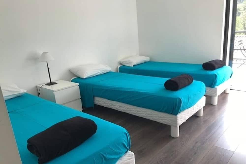 Contemporary villa in Peypin, near Aix-en-Provence and Cassis in Peypin, Marsella region