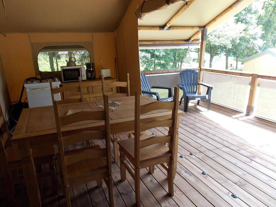Camping la Fougeraie - Tente en toile et en bois 5 personnes - Grande Lodge Nature et Luxe sans sanitaires in Saint-Léger-de-Fougeret, Parc naturel régional du Morvan