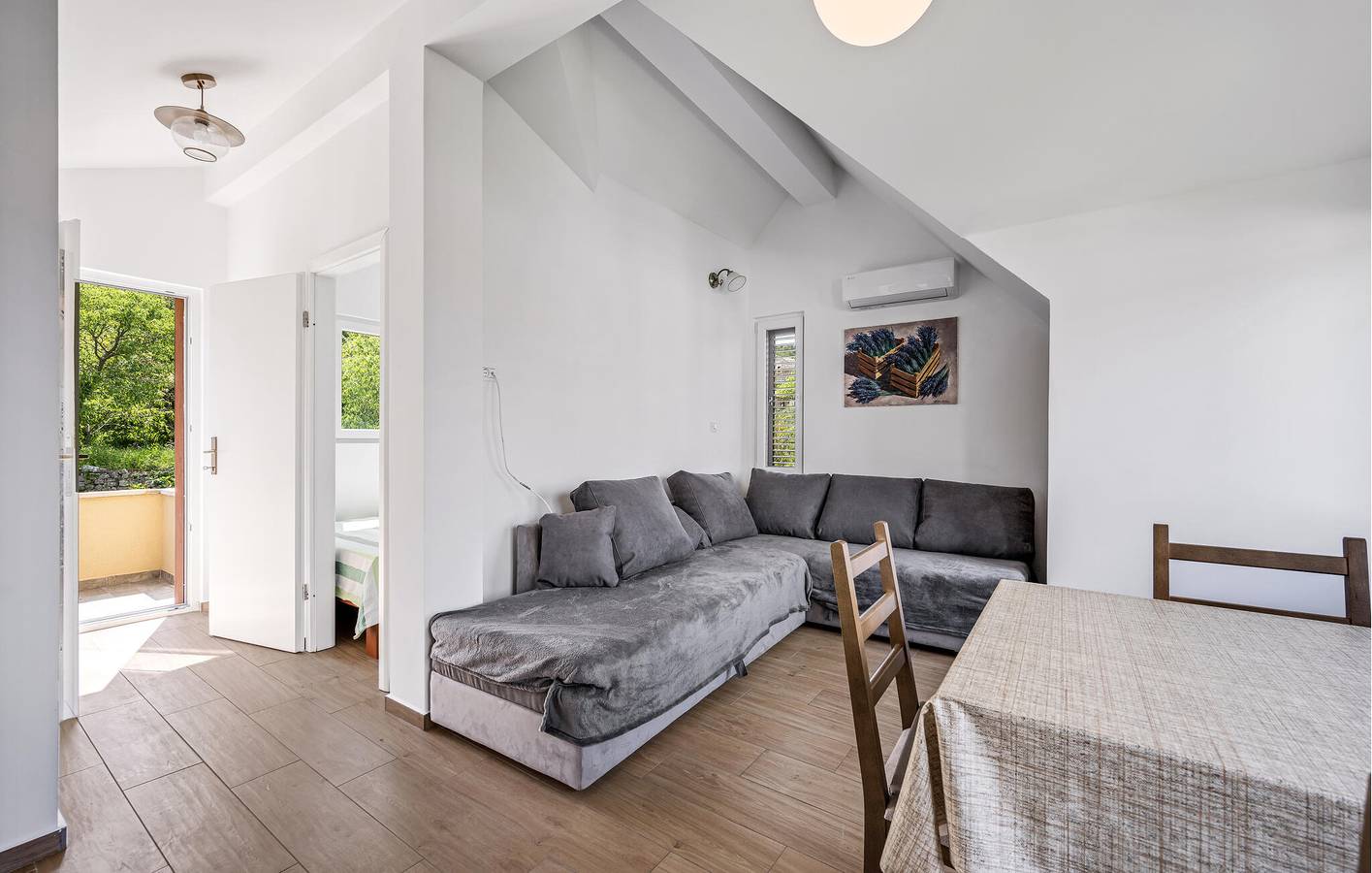 Ganze Ferienwohnung, Gemütliche 1-Zimmer-Wohnung mit Terrasse – 600 m vom Strand entfernt in Zlarin (Kroatische Adria), Dalmatinische Inseln