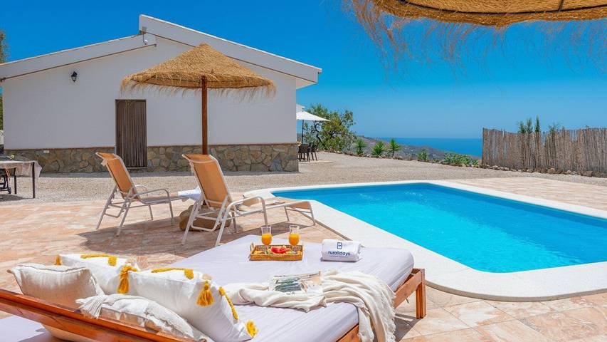Villa voor 6 personen, met balkon/terras en zwembad in Arenas