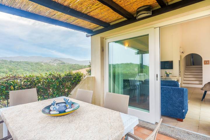 Ganze Wohnung, Ferienwohnung 'Appartamento Meerblick' mit gemeinsamem Pool, privater Terrasse und Klimaanlage in Arzachena, Costa Smeralda