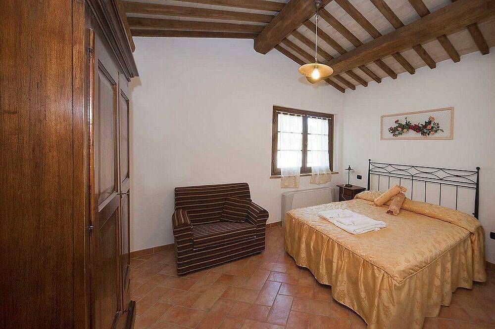 Casa Nocetta F: A characteristic and welcoming age-old farm house surrounded by the greenery, with Free Wi-Fi. in Montefiascone, Provincia de Viterbo