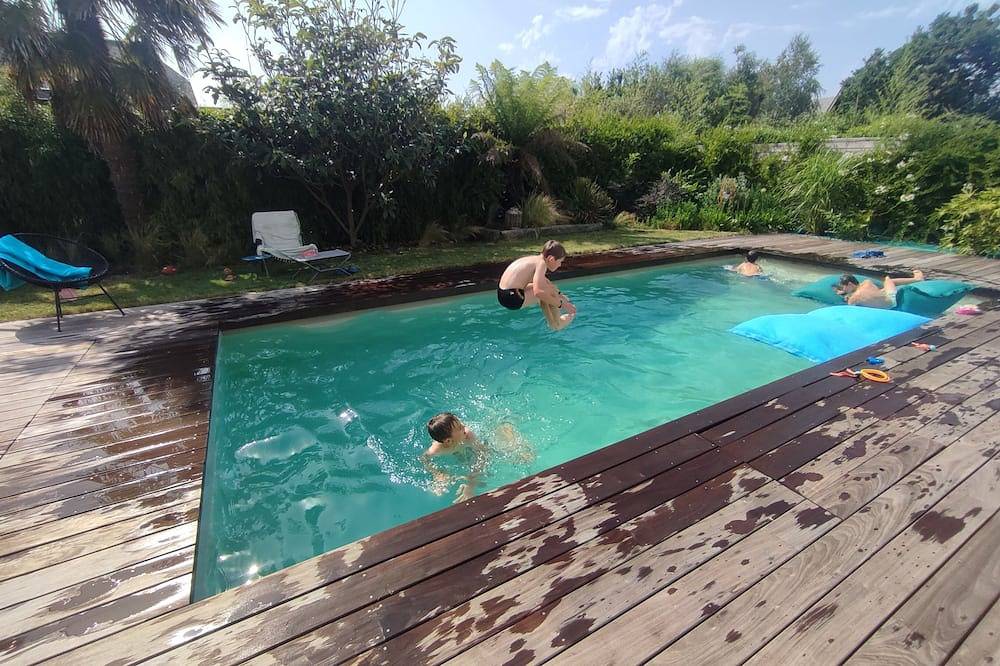 Family house 6 pers, heated pool garden / 10 min Vannes, Gulf and ocean in Theix-Noyalo, Côte des Mégalithes