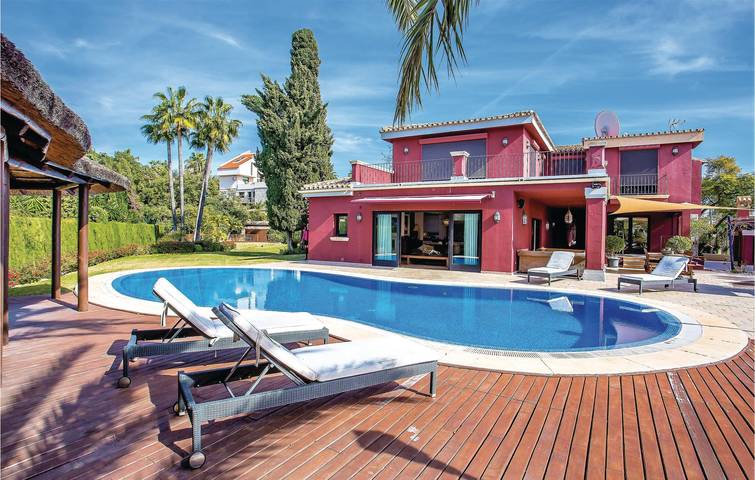 Ferienhaus für 12 Personen, mit Pool und Garten sowie Terrasse