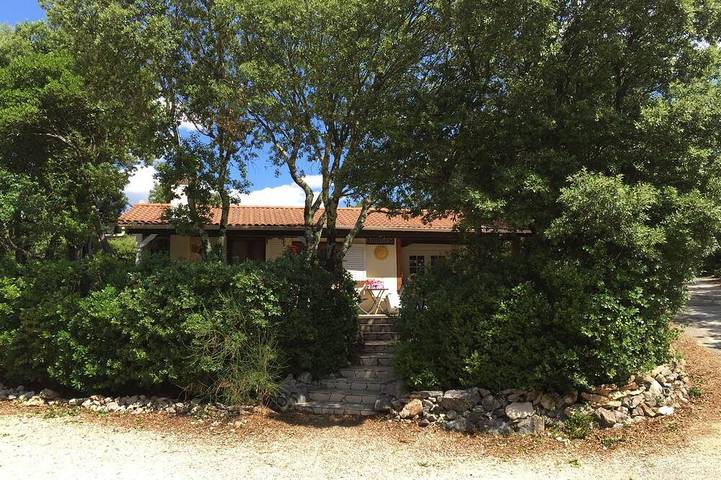 Maison de vacances pour 6 personnes, avec jardin ainsi que piscine et terrasse, animaux acceptés