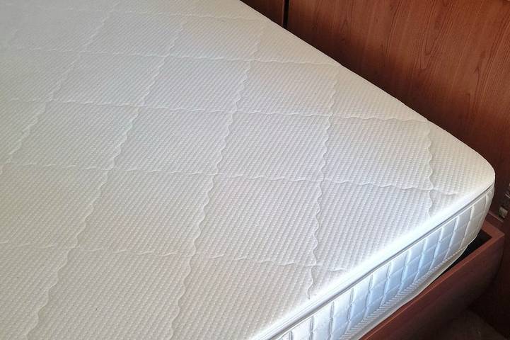 Ganze Wohnung, Apartment 5 Min vom Flughafen, Self Check-in h24, Privater Garten, Wifi, A/C, Tv in Fiumicino, Rom Provinz