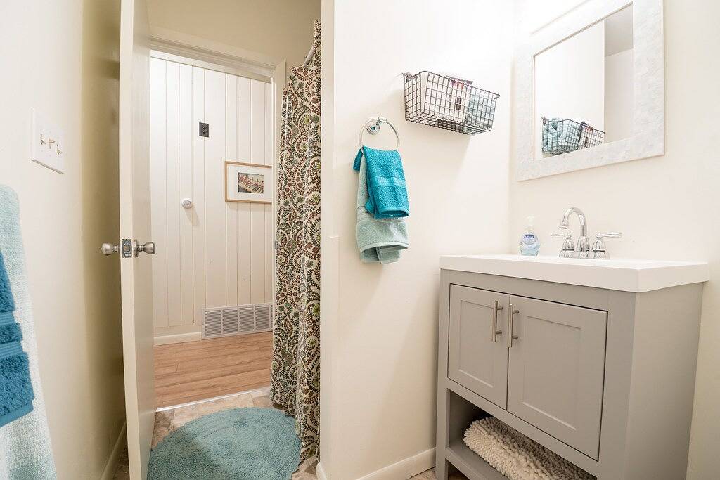 Ganze Wohnung, Geneva Beach House Como Suite Walk to Lake Shore Path Near Downtown in Lake Geneva (WI), Walworth County