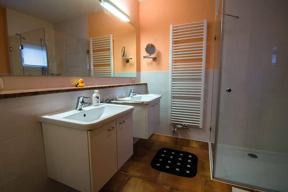 Ganze Wohnung, Wohlfühlen pur - Fewo mit Sonnenterrasse - Am Golfplatz ***mit Wlan for free*** in Haarbach, Ostbayern