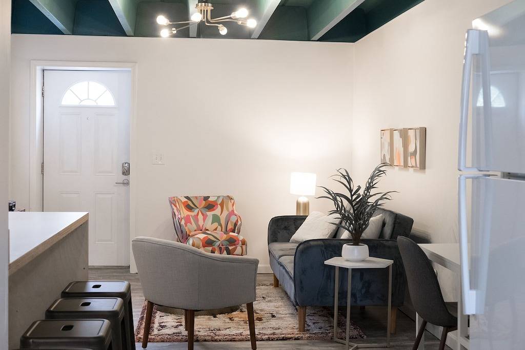 Ganze Wohnung, Modern Themed 3 Bedroom Apartment with-in Walking Distance of Downtown Jc in Johnson City, Blue Ridge Mountains