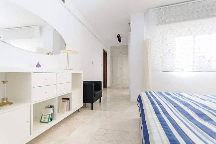 Entire apartment, Granada Center Comfortable + Parking + 2 Ba + 3 Br in Granada, Granada Province
