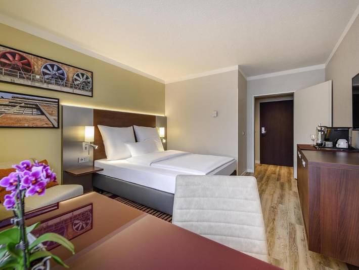 Hotel für 4 Personen, mit Terrasse und Sauna sowie Ausblick und Pool in Duisburg