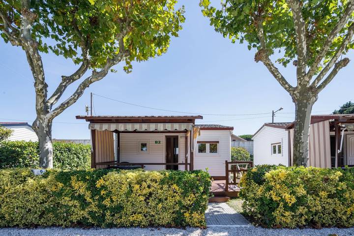 Bungalow para 4 personas, con Jardín y Piscina para niños en O Grove