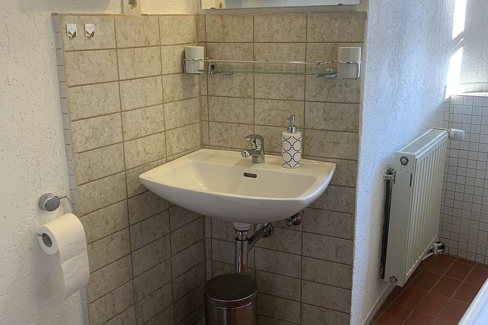 Romantic vacation apartment in a historic castle for 2-3 people in Núremberg, Frankenalb