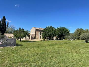 Chambre d’hôte pour 2 personnes, avec vue et piscine ainsi que balcon et jardin à Robion
