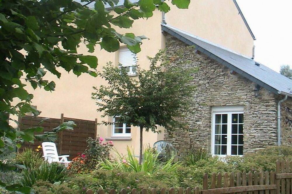 Casa acogedora con jardín privado, terraza y vistas al valle in Saint-Lô, Región de Saint-Lô