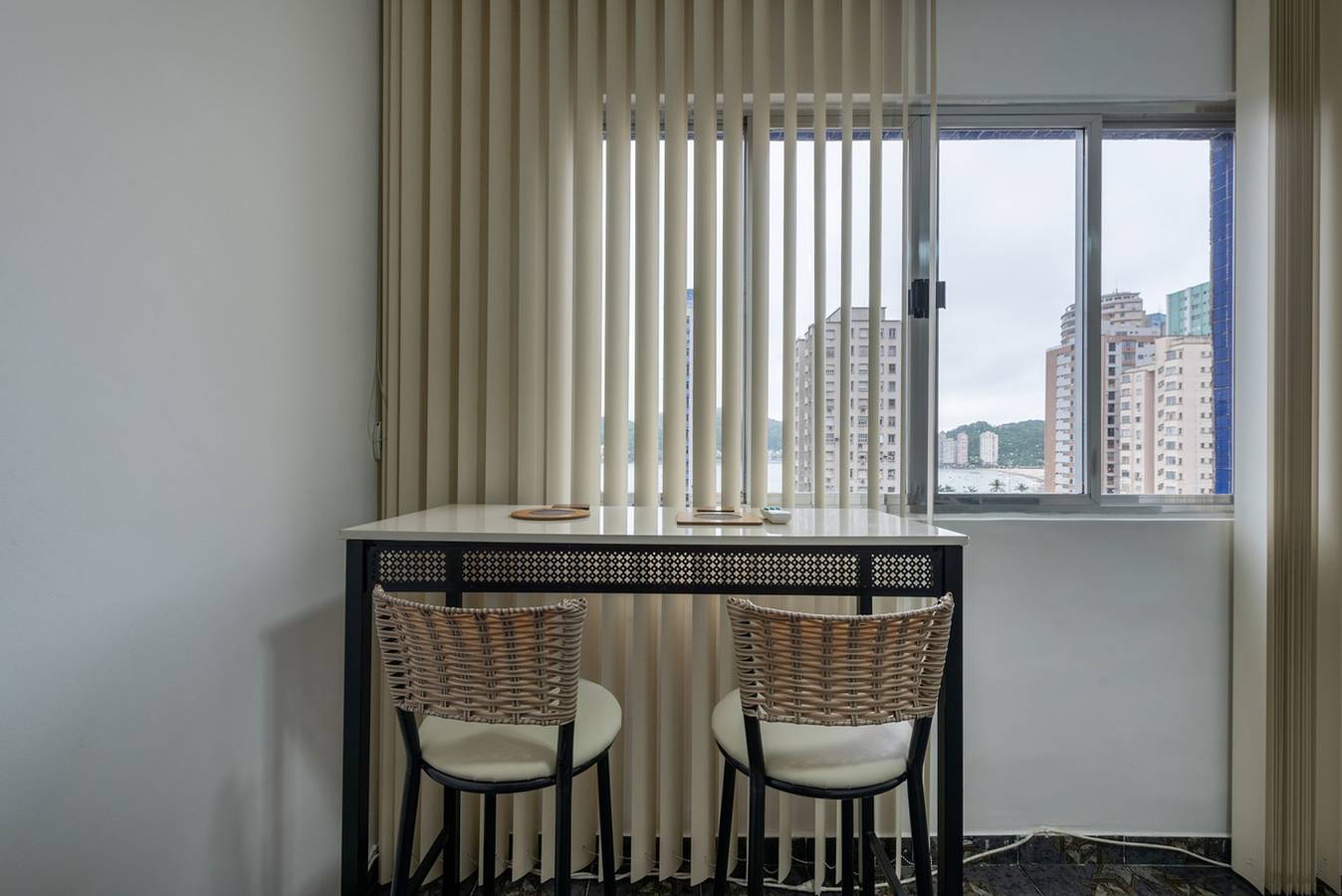 Apartamento inteiro, Loft Acolhedor com Estacionamento a 150m da Praia in São Vicente, Baixada Santista