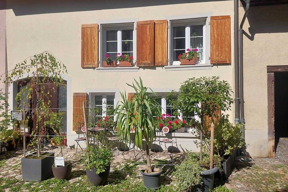 Ganze Wohnung, Landhaus 18. Jh. nahe Basel | Wlan, Parkplatz, Jura, Paare, Familien & Gruppen in Waldenburg (Schweiz), Aargau-Basel