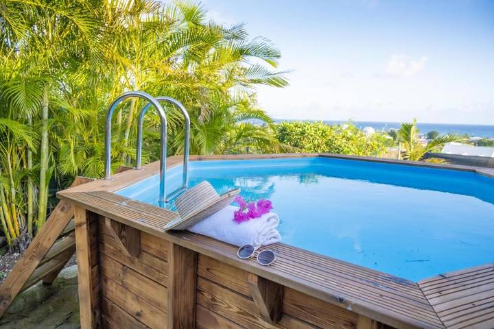 Gîte pour 2 personnes, avec jardin ainsi que piscine et vue en Guadeloupe