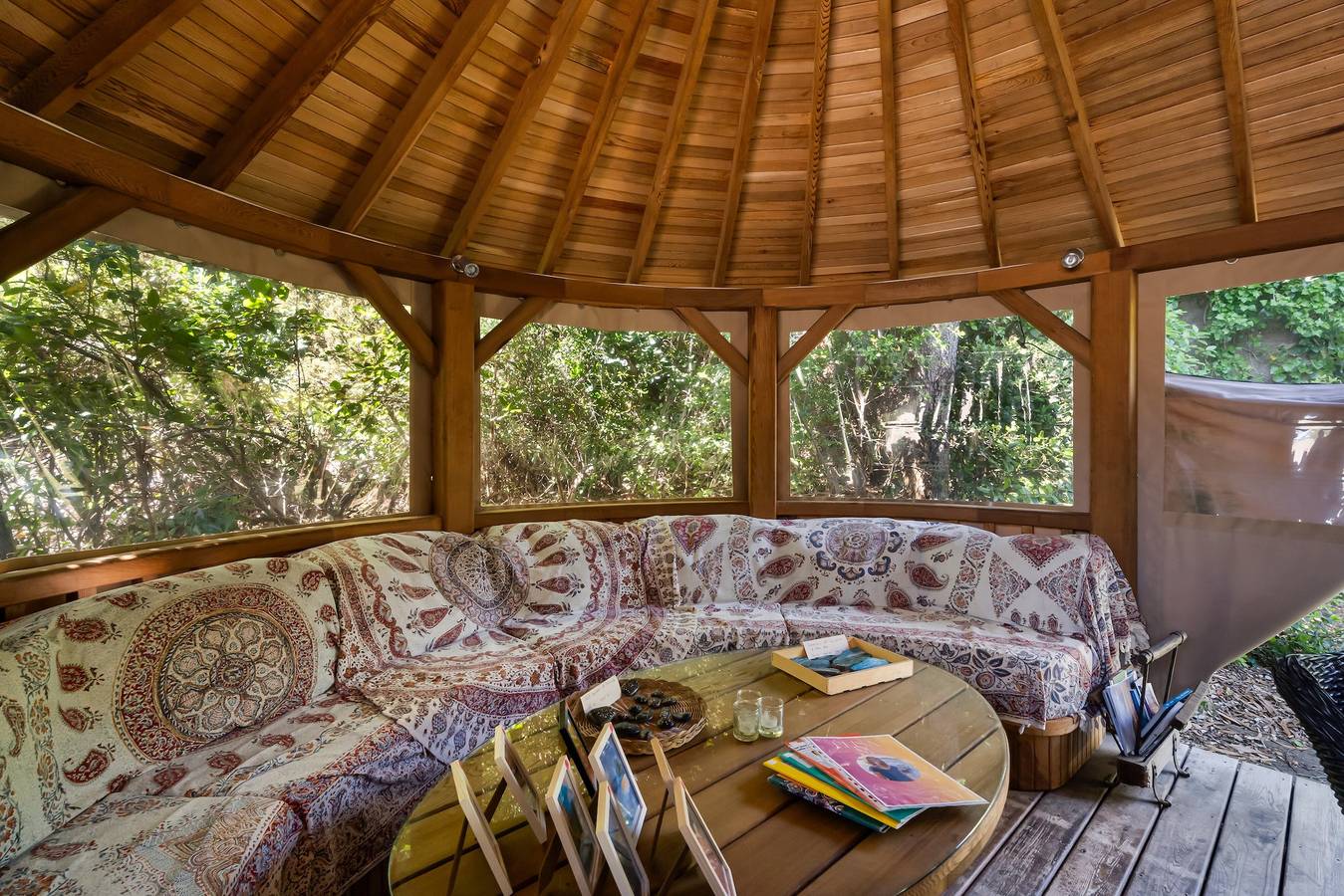 Chambre d’hôtes « Espace Roulotte - Les Toits du Gaou » avec terrasse partagée et Wi-Fi in Six-Fours-les-Plages, Côte méditerranéenne (France)