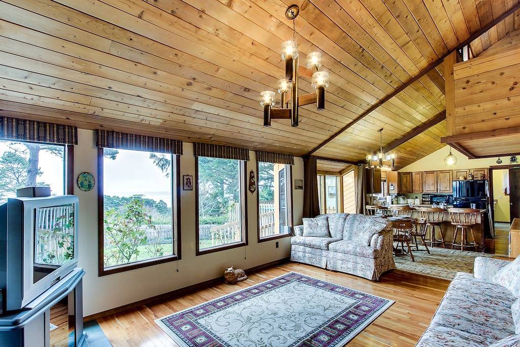 Meerblick und hundefreundliches Haus mit Zugang für Rollstuhlfahrer und eingezäuntem Hof in Lincoln County (OR)