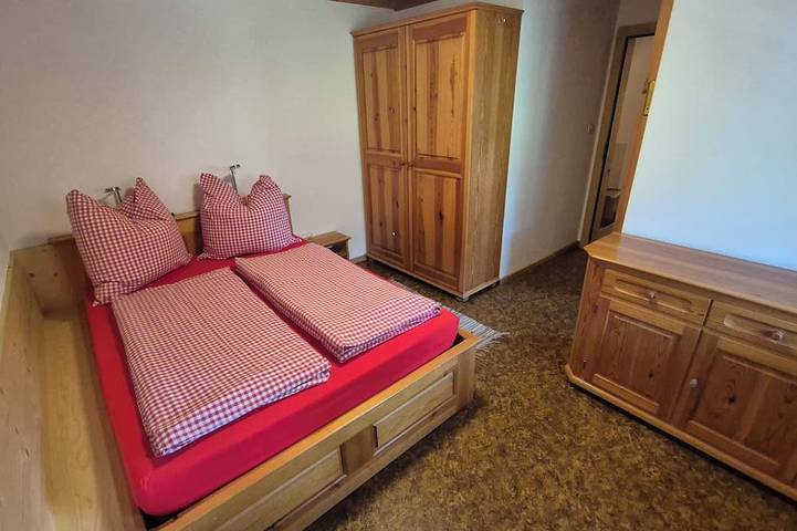 La casa de vacaciones rústica en la ladera soleada in Küblis, Plessur alps