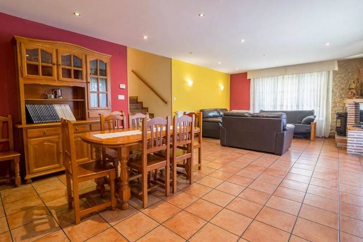 Casa rural para 8 personas, con Balcón y Terraza además de Jardín y Piscina en Pinares (Soria)