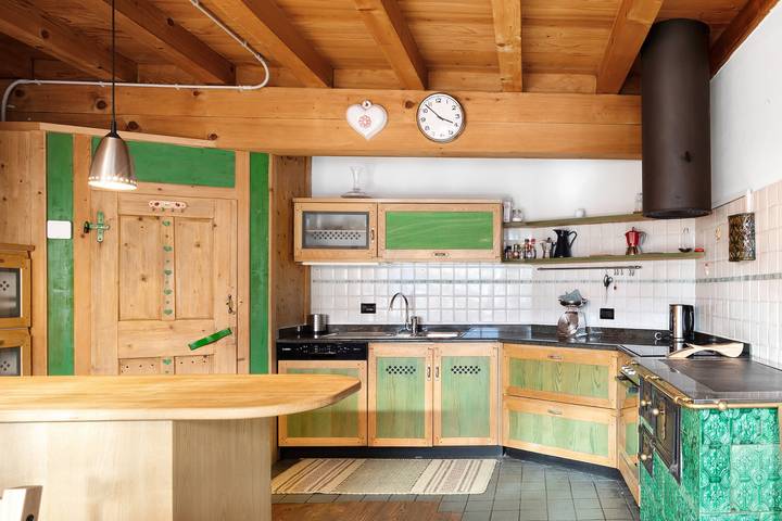 Entire apartment, Apartment 'La Casa Del Noce' with Mountain View, Private Garden and Wi-Fi in Fiera di Primiero, Primiero San Martino di Castrozza