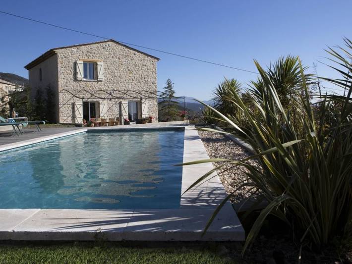 Location de vacances pour 6 personnes, avec terrasse et jardin à Seillans