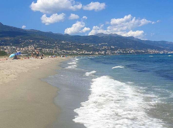 Gîte pour 6 personnes, avec jardin à Furiani - 4