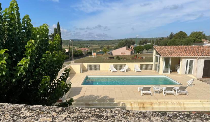 Gîte pour 4 personnes, avec Terrasse et Jardin ainsi que Piscine et Vue