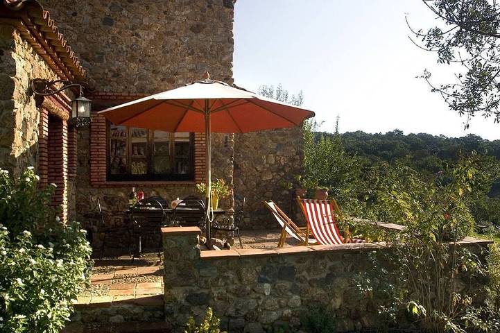 Casa rural para 4 personas, con jardín además de terraza y piscina en Alájar