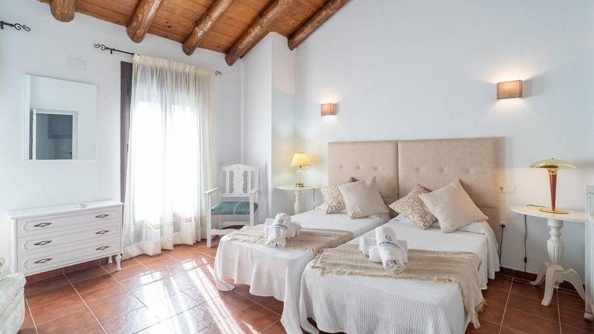 Apartamento para 4 personas, con terraza además de piscina y jardín en Cortes de la Frontera