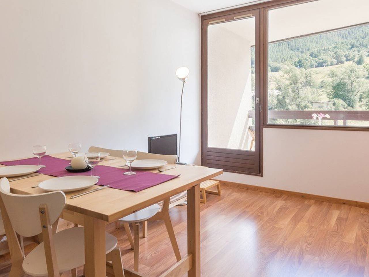 Apartamento entero, Estudio acogedor con vistas, acceso a pistas y balcón soleado in La Salle les Alpes, Serre Chevalier