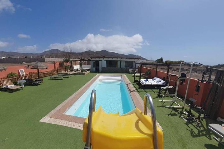Ferienwohnung für 4 Personen, mit Terrasse und Pool sowie Ausblick