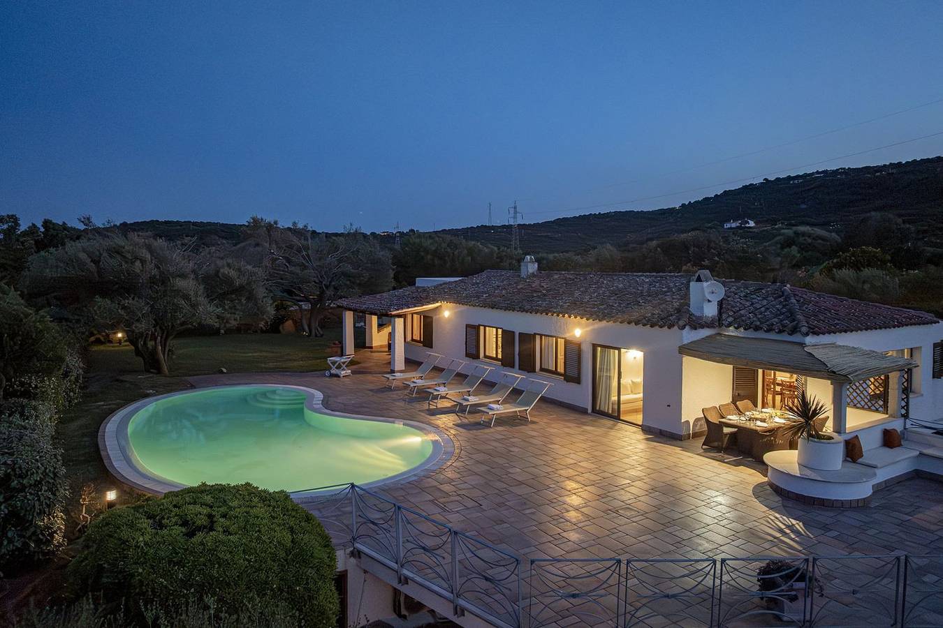 Villa Junia by Klodge, Pool und Meerblick in San Pantaleo in Milmeggiu, Olbia