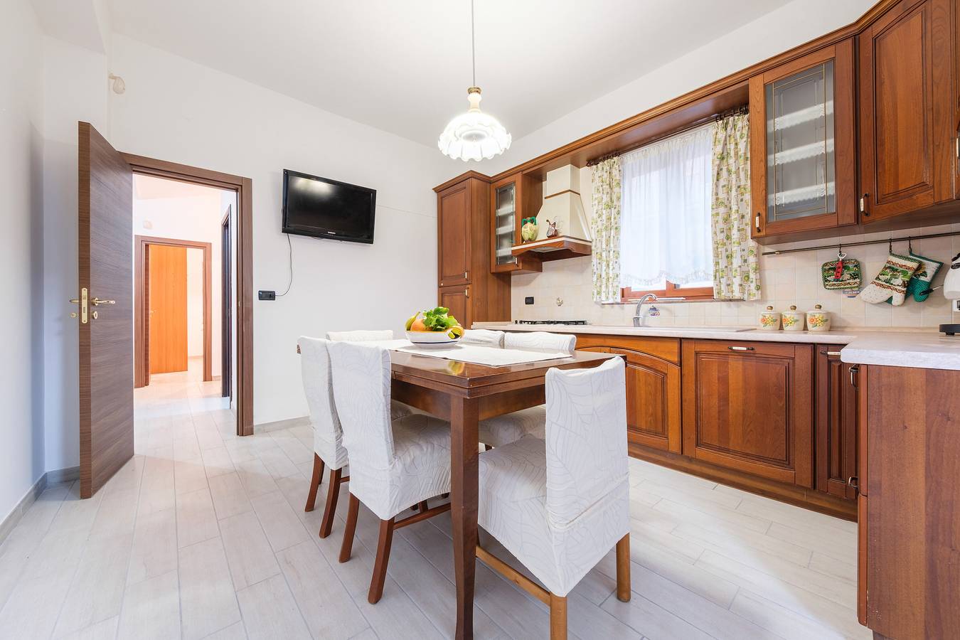 Appartement entier, Appartement 'Alkantara' avec terrasse privée, balcon et climatisation in Francavilla di Sicilia, Province de Messina