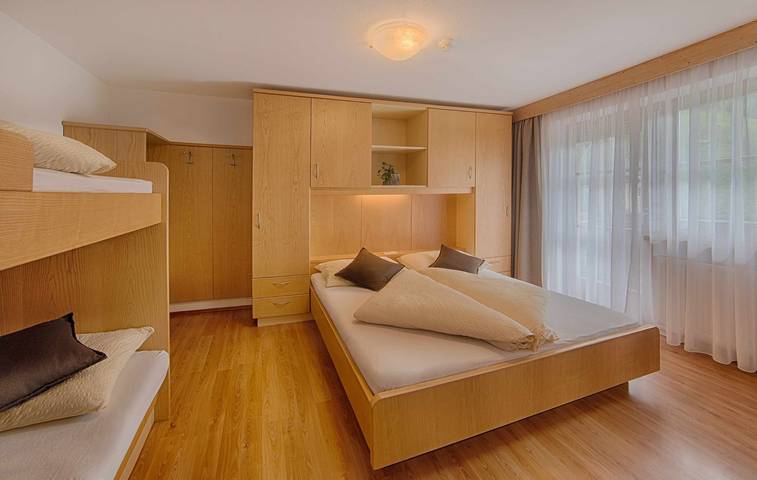 Ganze Wohnung, Apartment "Löfflerblick A Schwarzenstein" mit Bergblick, WLAN, Sauna und Whirlpool in Hohe Tauern, Ahrntal
