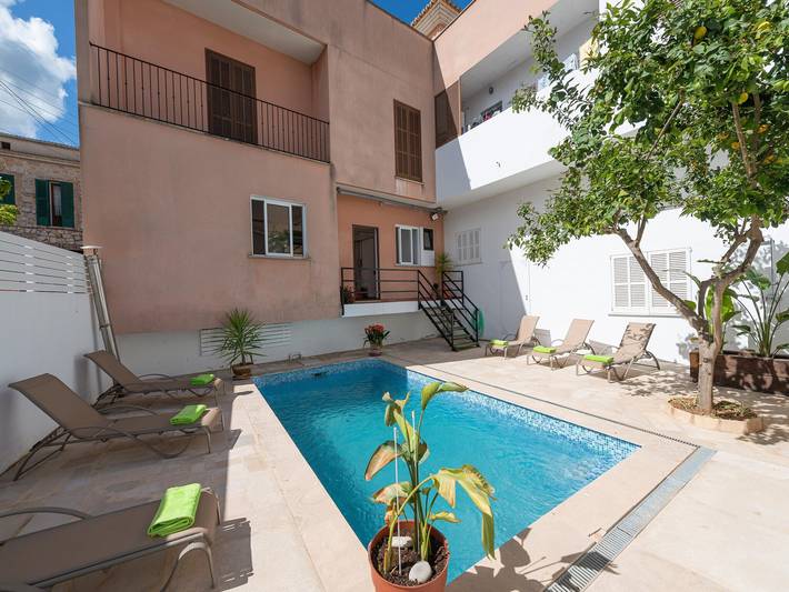Ferienwohnung für 6 Personen, mit Balkon und Whirlpool sowie Terrasse und Pool in Maria de la Salut